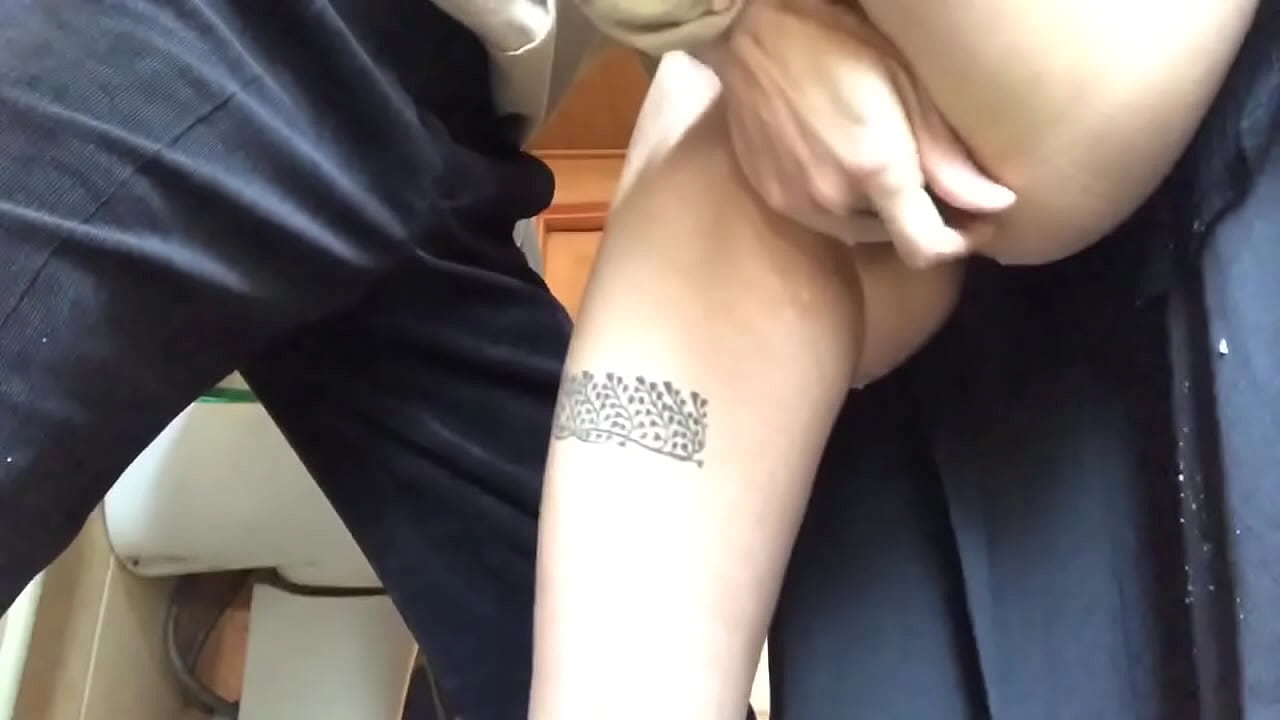 Squirt nan twalèt lekòl la, yon reyèl orgasm mous - pwofesè mwen an te fè pi byen li