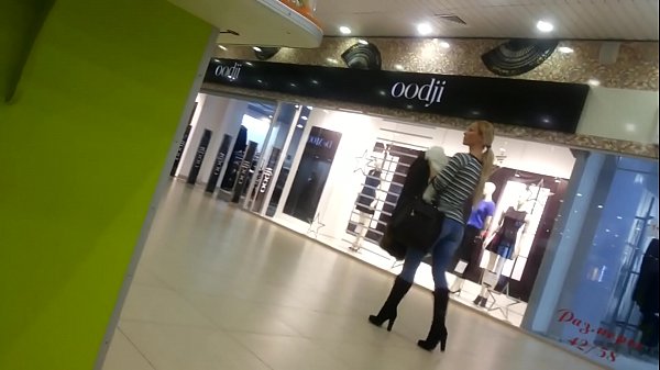 Cool Chick nan makèt la.